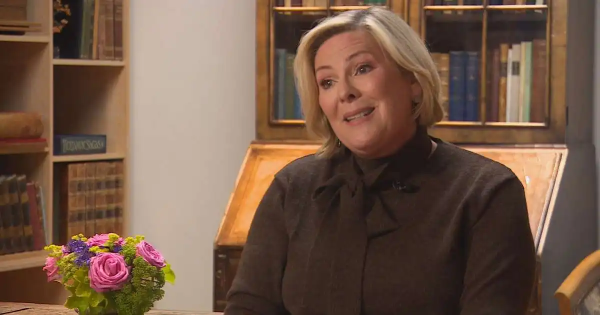 Forseti segir þjóðina verða að vakna og líta upp frá samfélagsmiðlum