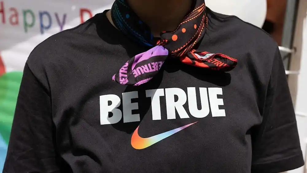 Forstjóri Nike viðurkennir að fyrirtækið hafi gengið of langt í pólitískri rétthugsun – gengi hlutabréfa fellur