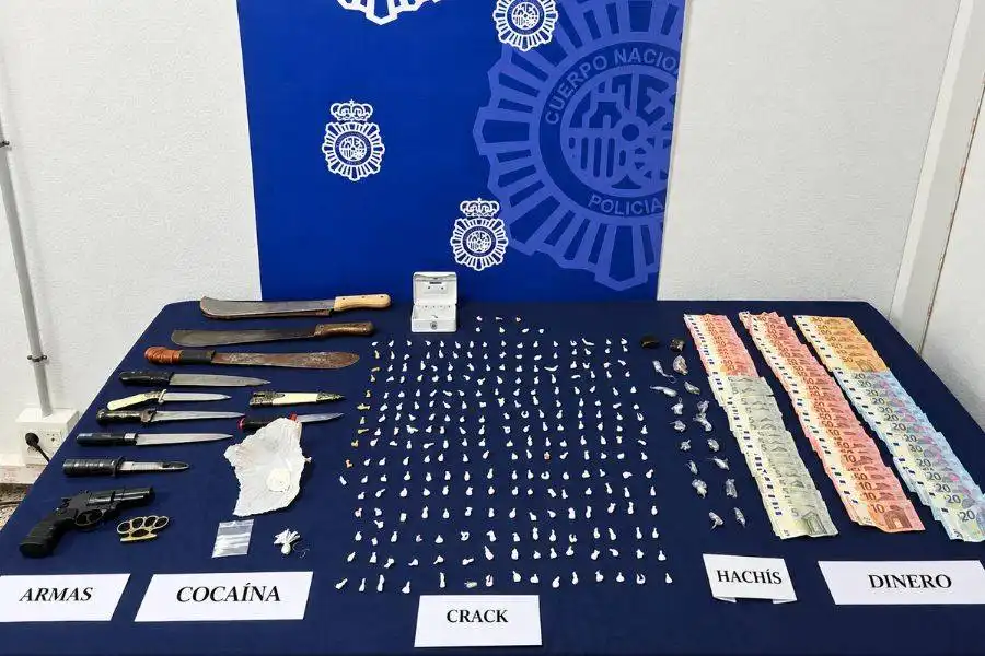 Four arrested after police raid suspected drug den in Tenerife