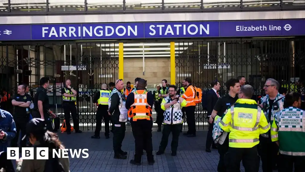 Fourteen treated after 'chemical smell' at Farringdon station