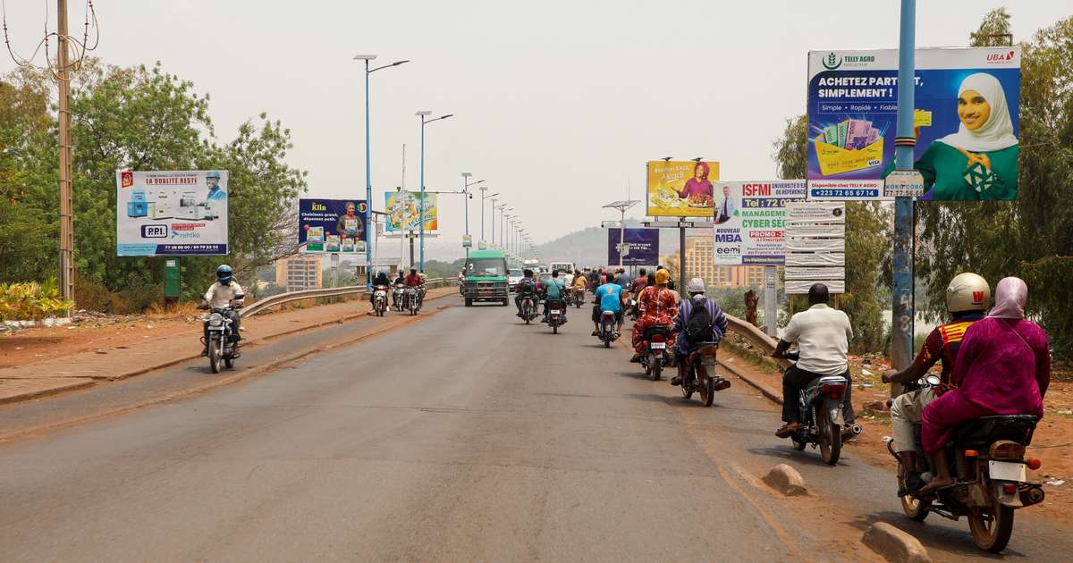 Frakkar hvattir til að yfirgefa Malí
