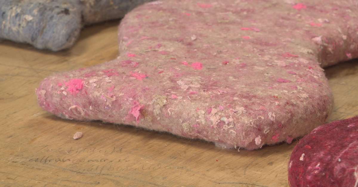 Framleiða hljóðdempandi veggpanela úr endurnýttu textílefni