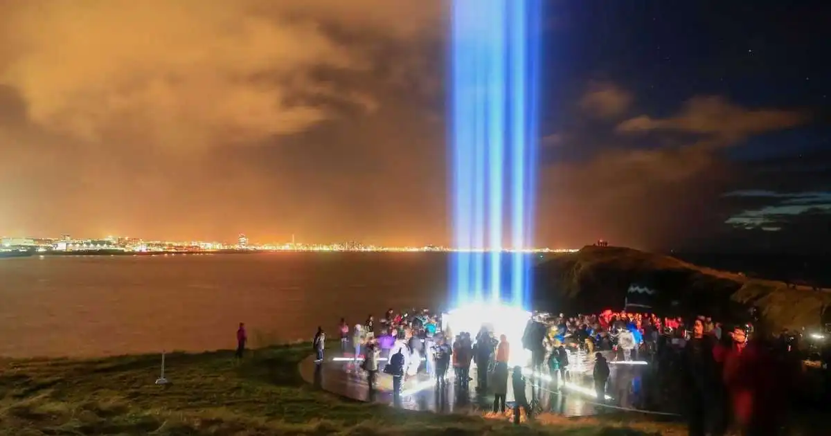 Friðarsúla Yoko Ono tendruð í tuttugasta sinn
