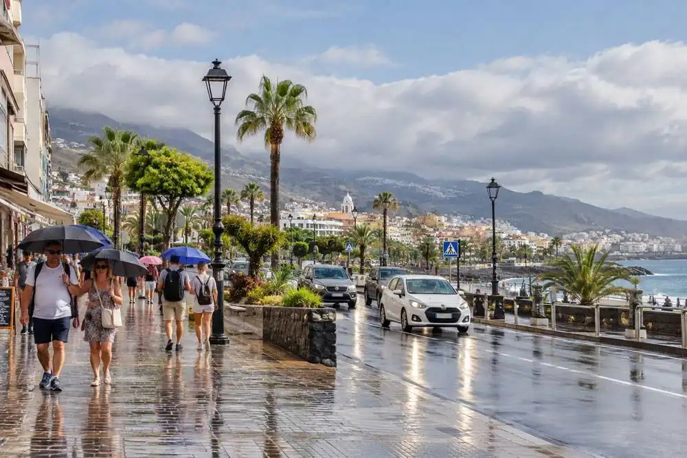 FRIDAY WEATHER: Cooler temperatures and rain showers in the Canary Islands