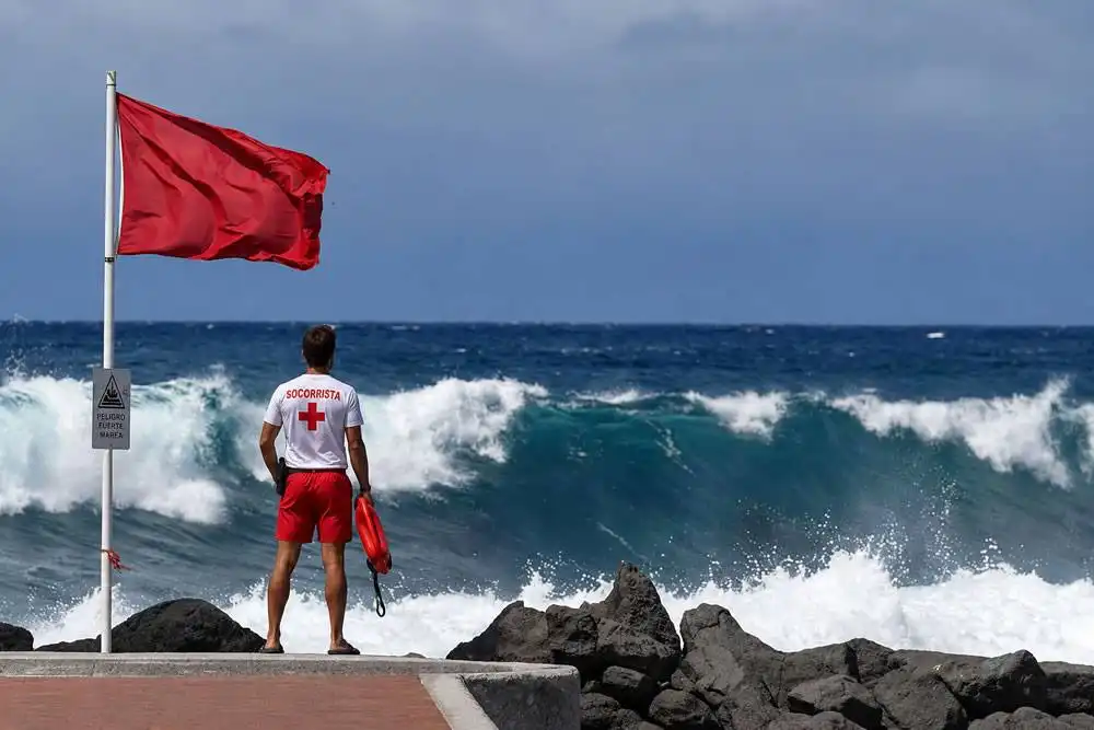 FRIDAY WEATHER: Strong winds and rougher seas in the Canary Islands today