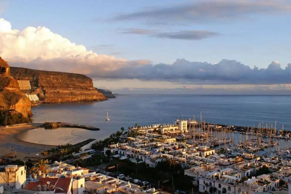 FRIDAY WEATHER: Sunny in the south while rain returns to the north of the islands
