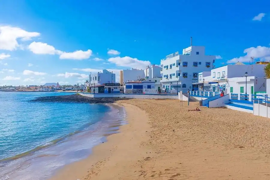 FRIDAY WEATHER: Temperatures set to drop as strong winds continue in the Canary Islands