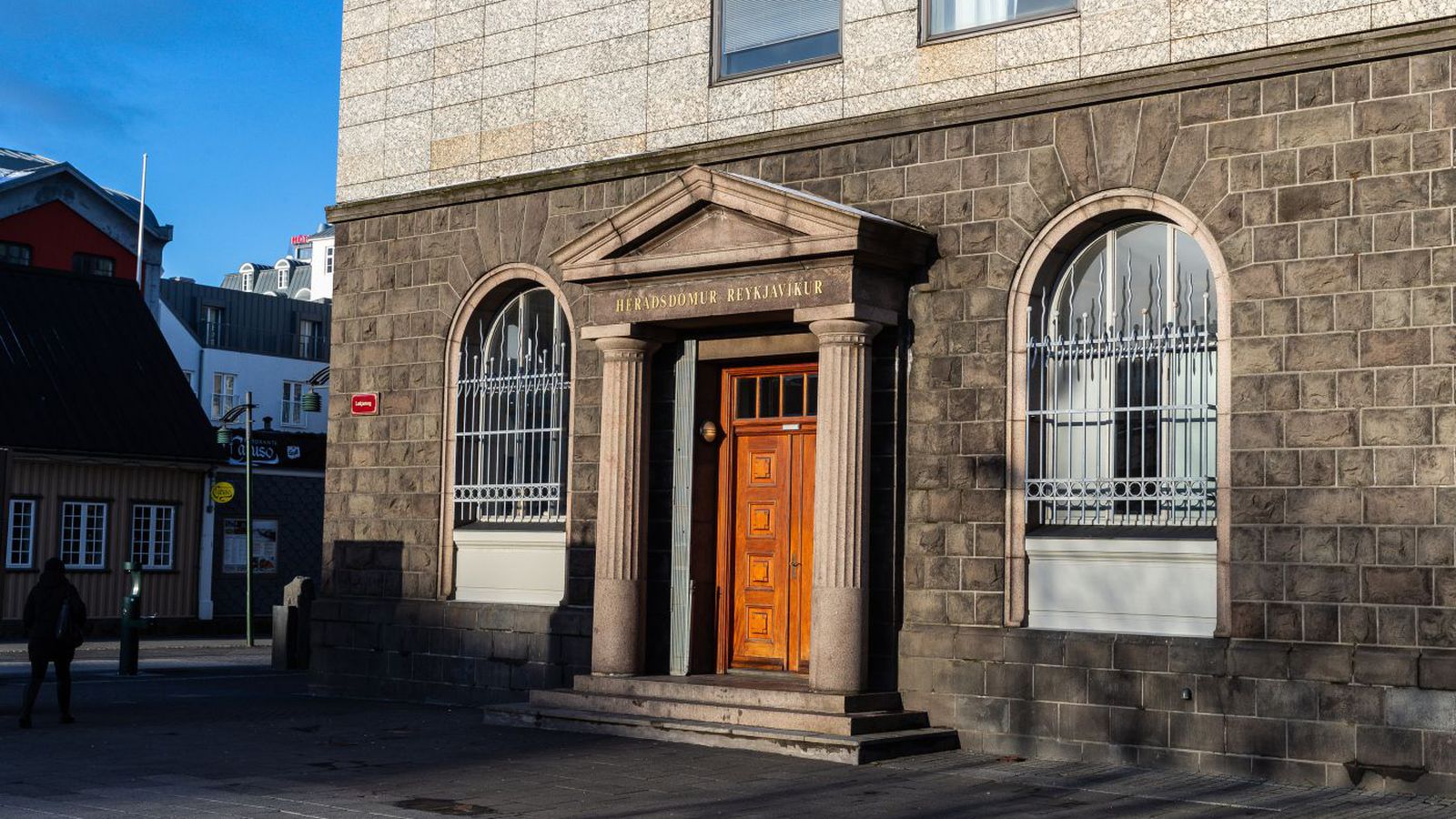 Fróaði sér úti og var gripinn með teiknað barnaníðsefni - Vísir