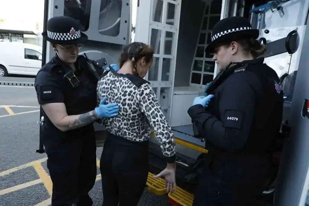 Fugitive Pamela Gwinnett officially arrested in the UK after extradition from Tenerife