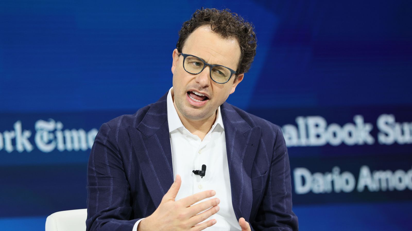 Funduðu með for­stjóranum þrátt fyrir lög­sókn - Vísir