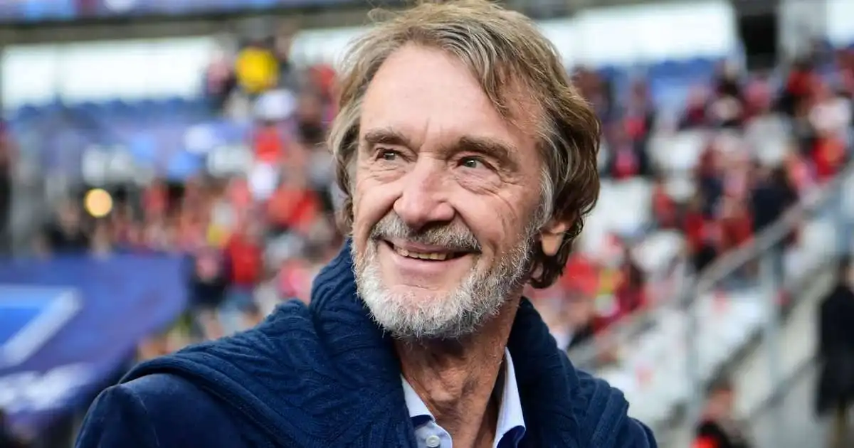 Fyrirtæki Jims Ratcliffe kaupir rútu fyrir Ungmennafélagið Einherja: „Við erum hrikalega þakklát“