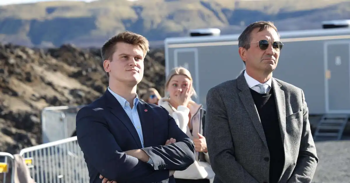 Fyrsta vindorkuverið gangsett í blíðviðri