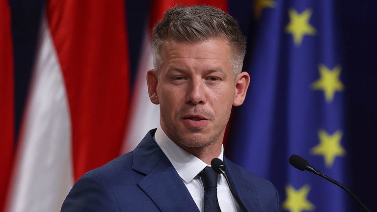 „Fyrsti LGBTQ aðgerðasinni“ Ungverjalands útnefndur menntamálaráðherra