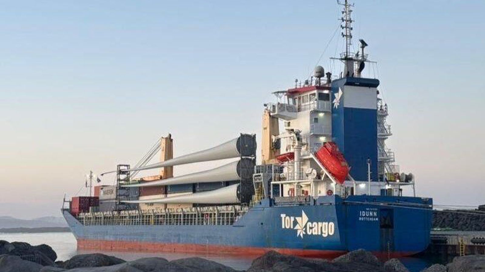 Fyrstu vindmyllurnar komnar í Þor­láks­höfn - Vísir