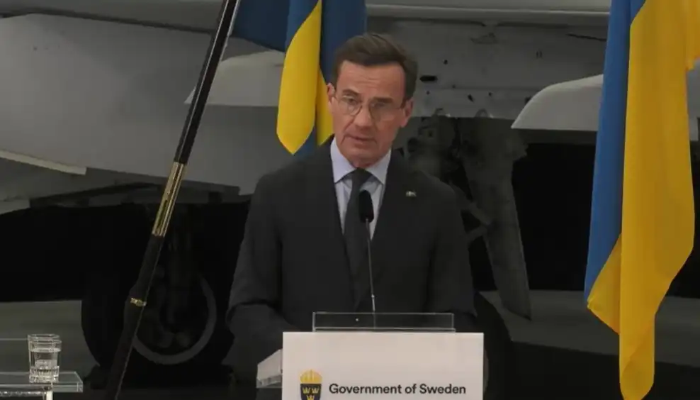 Gagnrýnt að laumumynd forsætisráðherrans sé notuð á kosningaskilti
