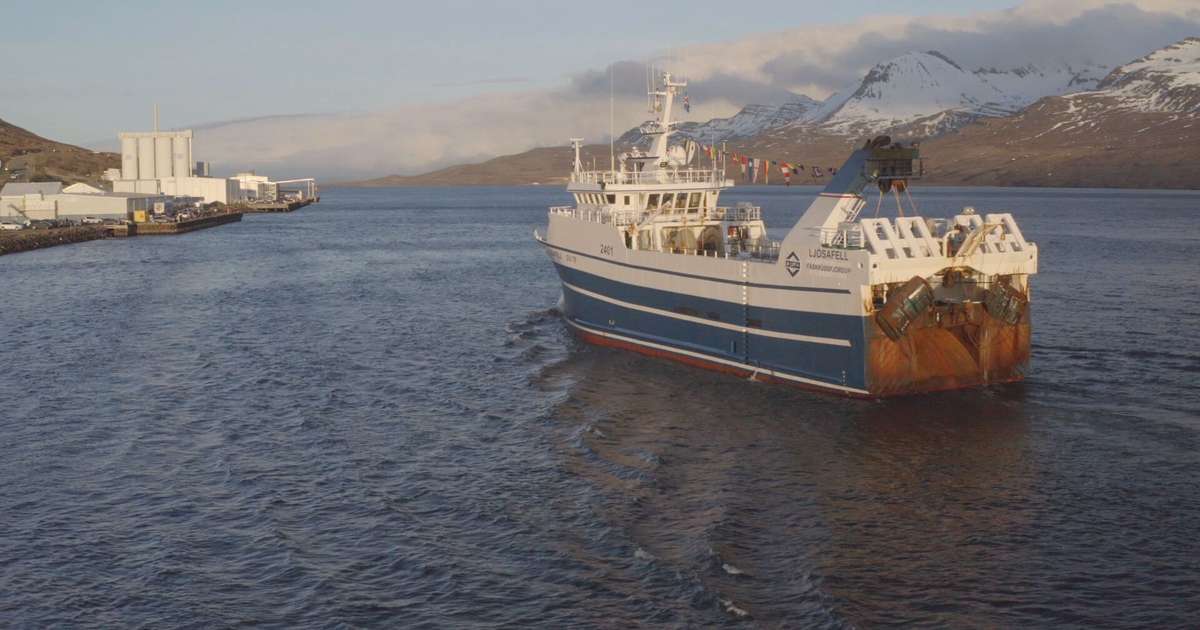 Gamla skipið kvaddi og hið nýja boðið velkomið