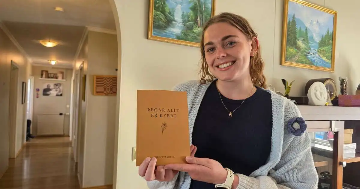 Gefur út ljóðabók til að fjármagna nám í Danmörku