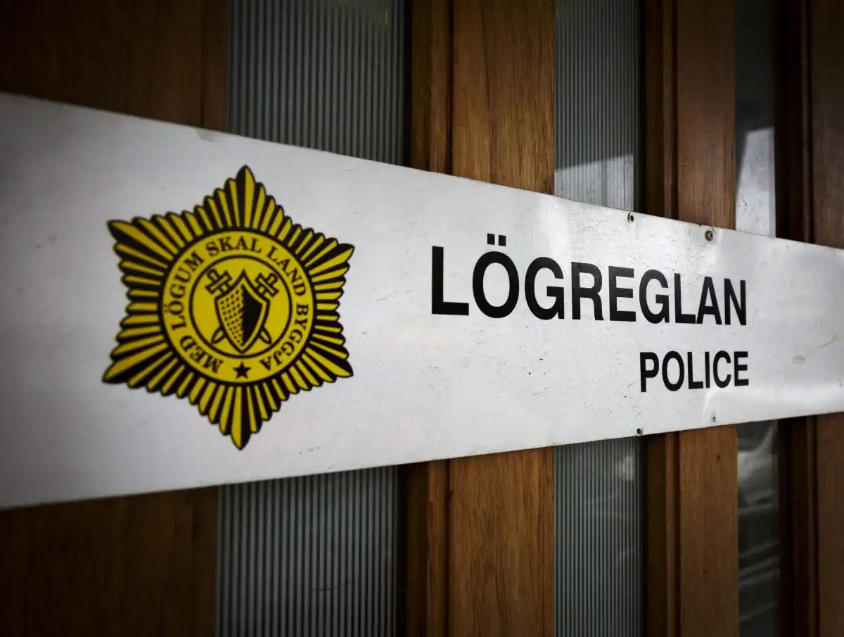 Gengu inn á lögreglustöðina við Hverfisgötu og sögðust hafa verið stungnir - DV