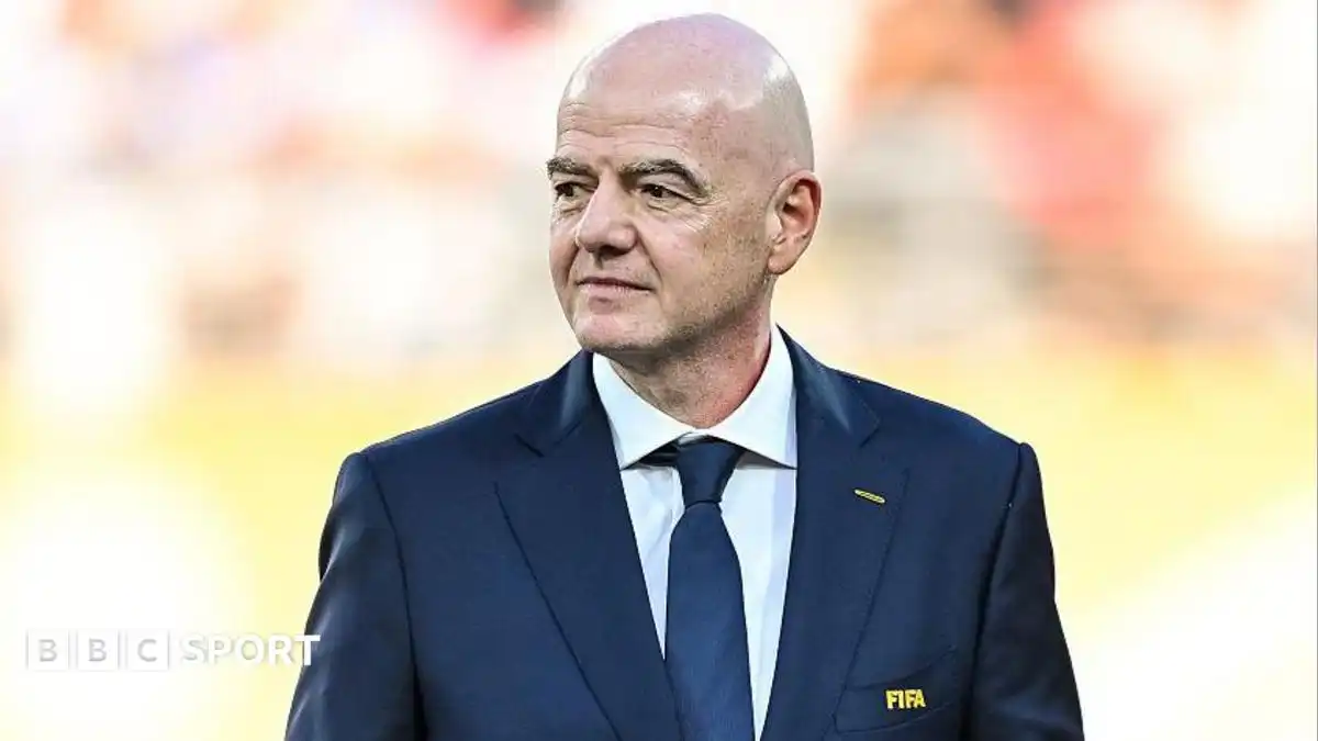 Gianni Infantino latest: Fifa chief calls executive meeting as criticism mounts