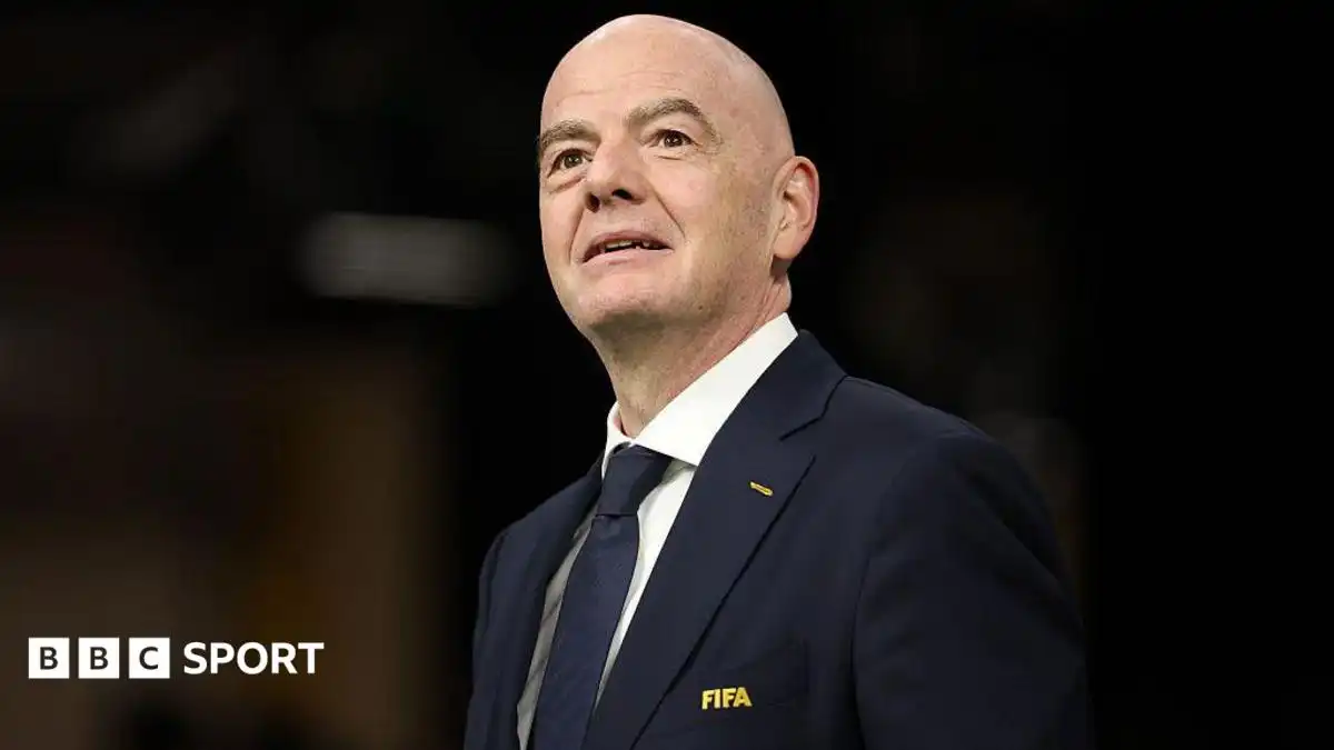 Gianni Infantino says sorry but remains as Fifa president after executive meeting