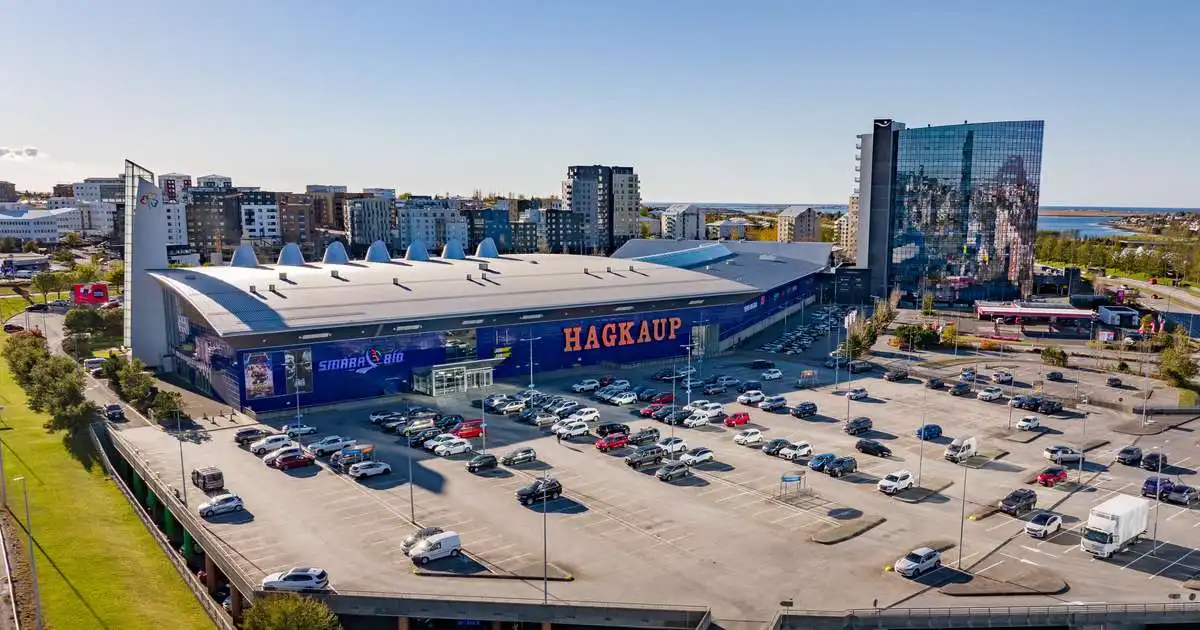 Gjaldtaka hefst á bílastæðum við Smáralind