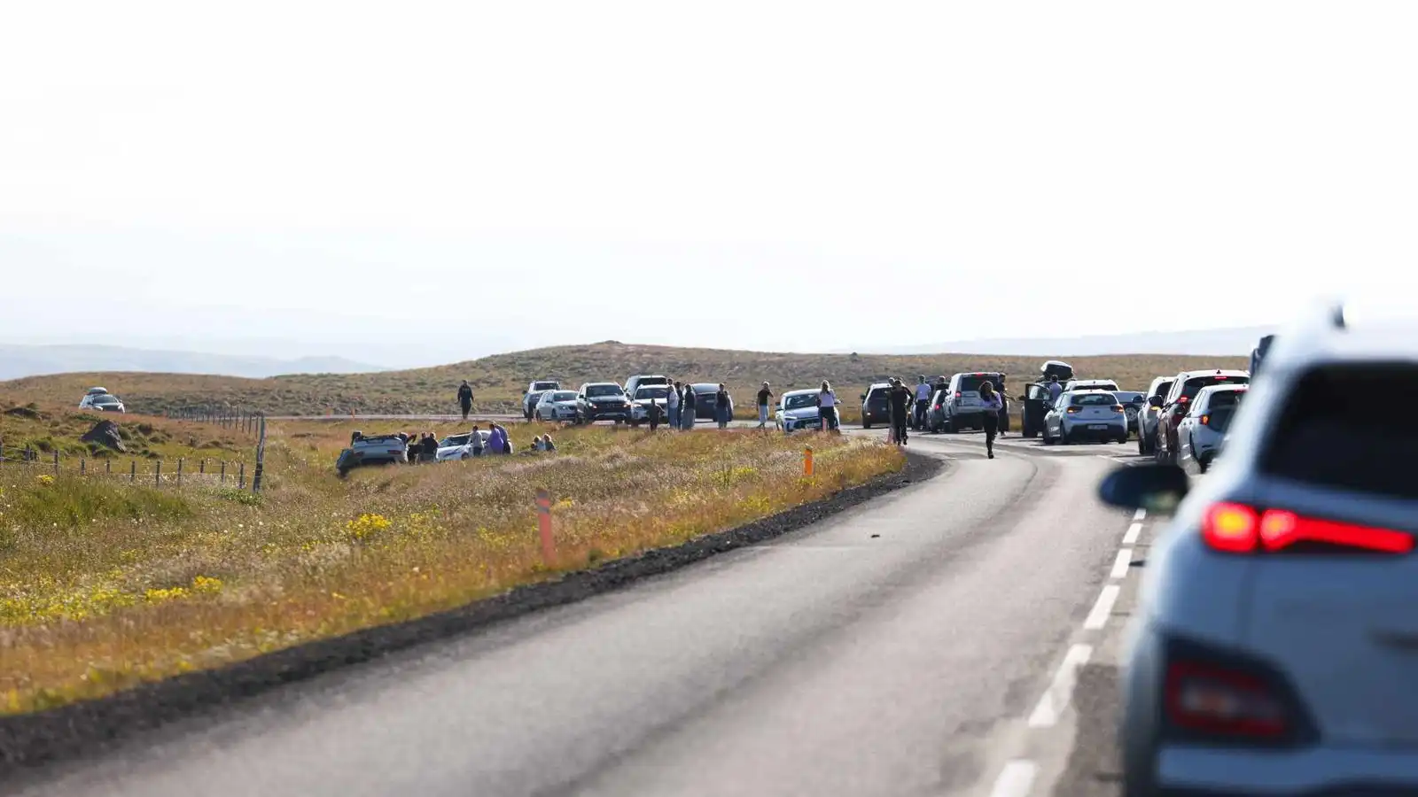 Gríðar­legur fjöldi fyrir norðan og mikil ó­þolin­mæði á heim­leið - Vísir
