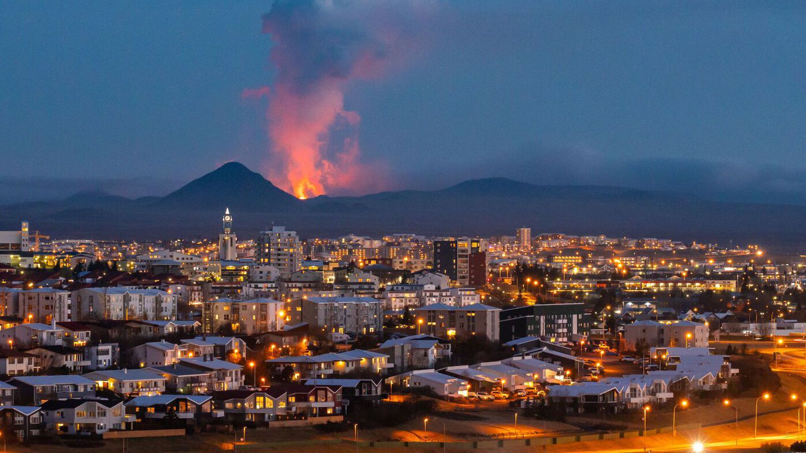 Grinda­vík og Hvera­gerði talin í mestri hættu vegna eld­gosa - Vísir