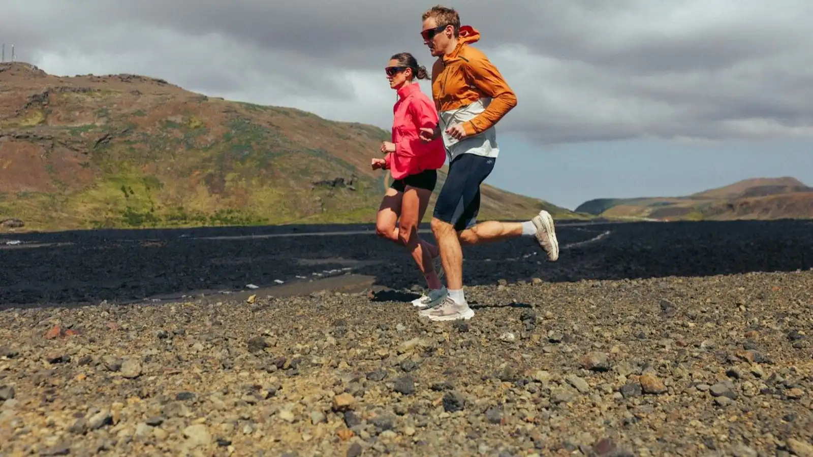 Grinda­vík Ultra strandaði við varnargarðana - Vísir
