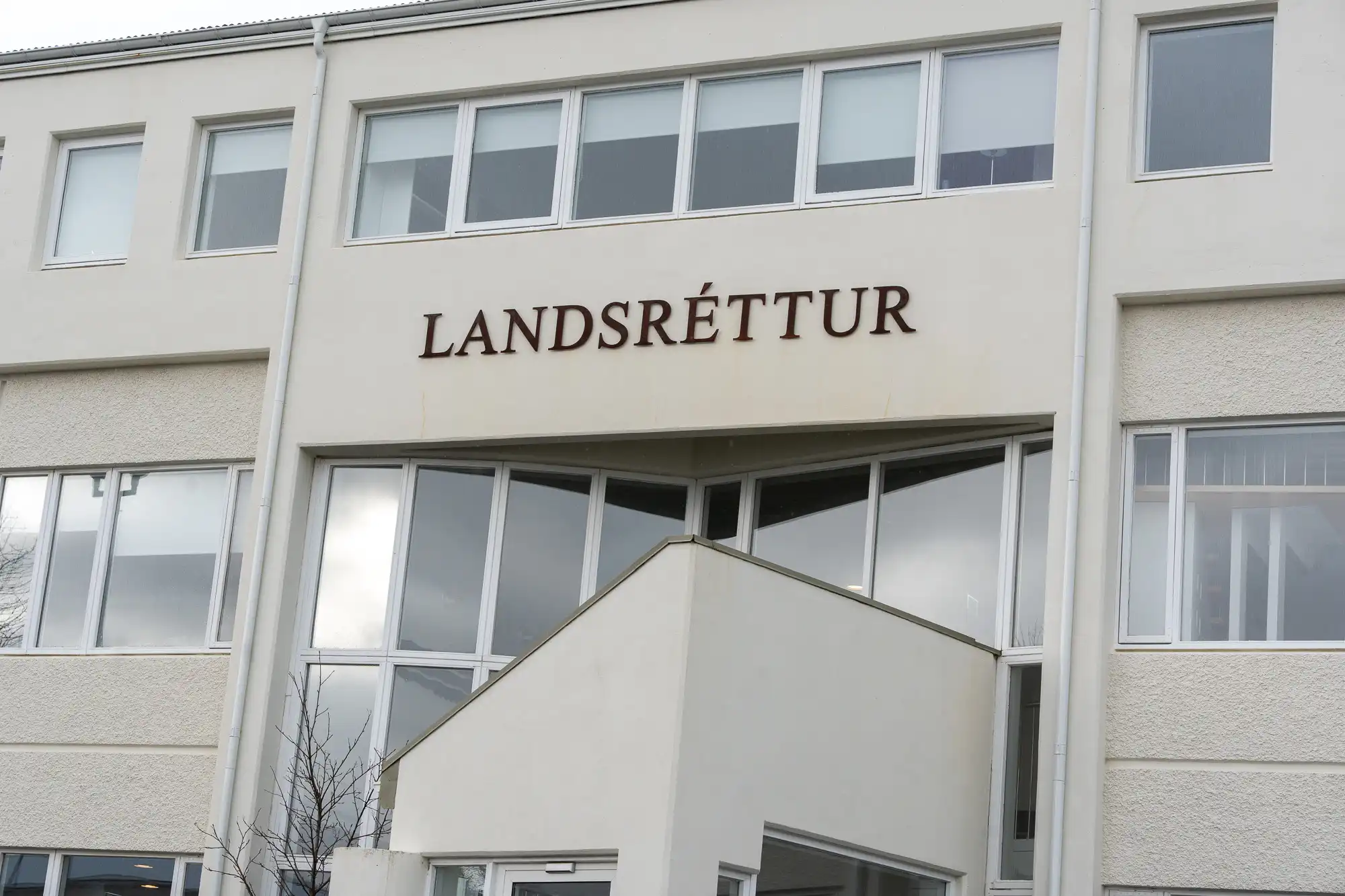 Grunaður um grófar ofsóknir gegn fyrrverandi sambýliskonu - Notaði hauskúpur og voodoo-dúkkur í sviðsetta bölvunarathöfn