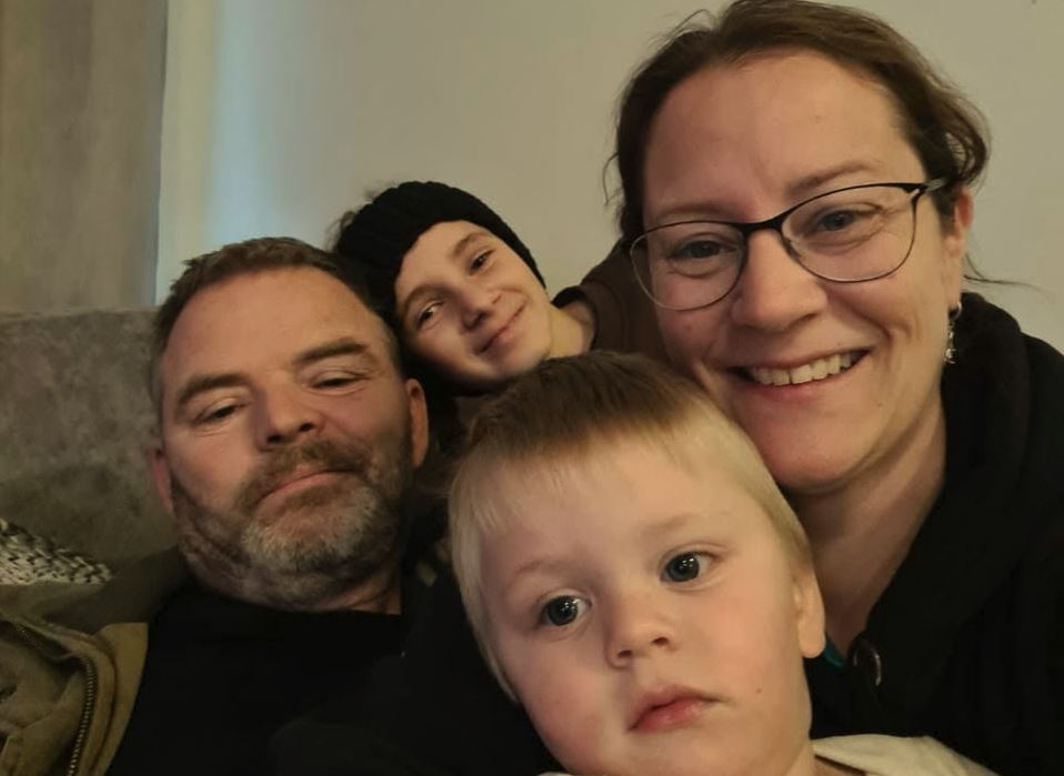 Guðmundur er með óskurðtækt heilaæxli en bindur vonir við nýja meðferð – „Við viljum reyna það sem við getum“