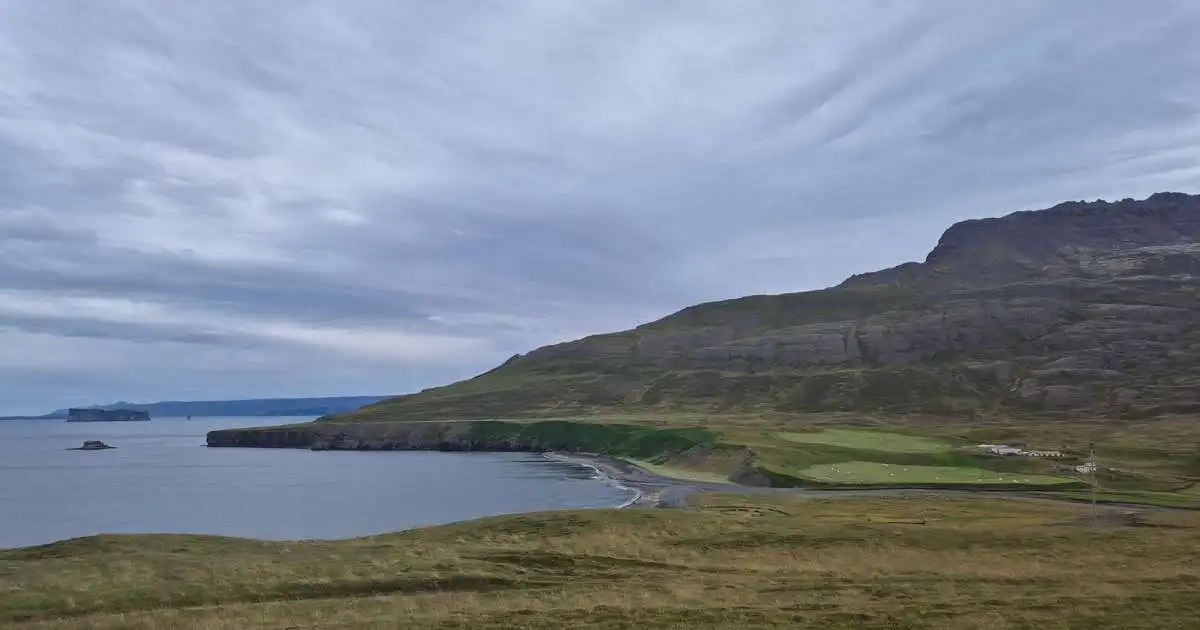 Gul viðvörun á Norðvesturlandi og áfram hlýjast á norðaustanverðu landinu