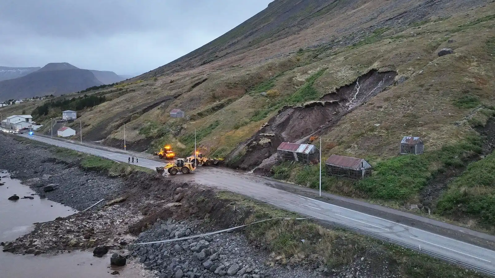Gul við­vörun eftir stóra skriðu­ - Vísir
