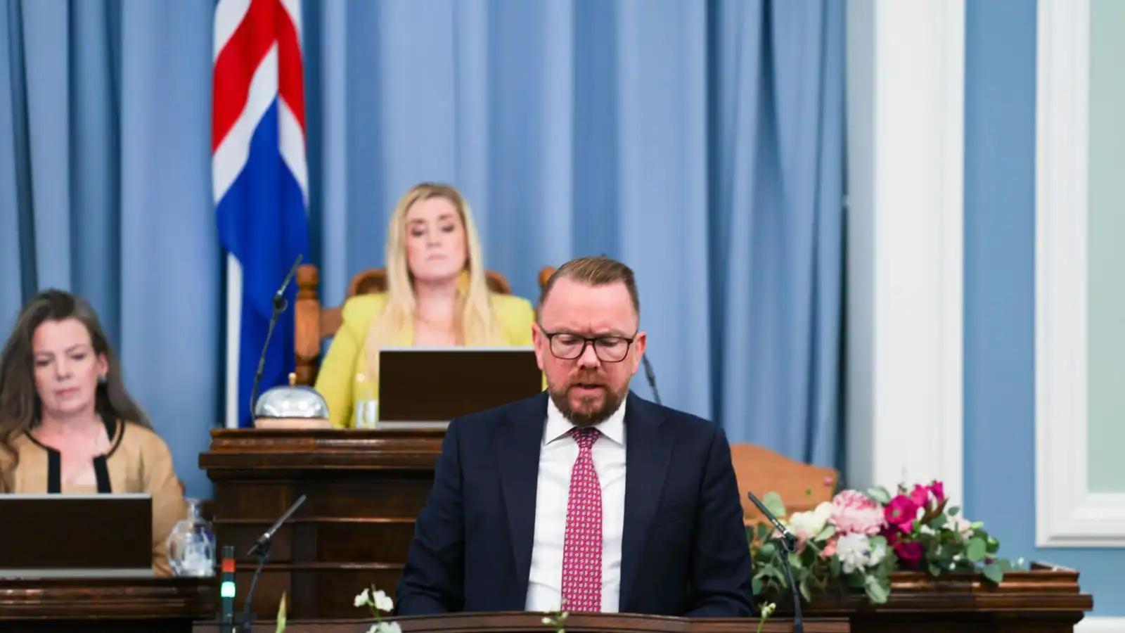 Hættir við að af­létta ráðningarbanni vegna manndráps - Vísir