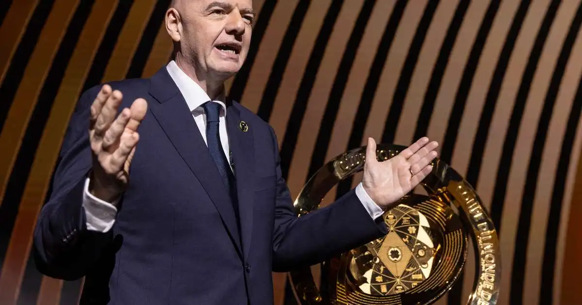 Hættur við að selja hlut í FIFA