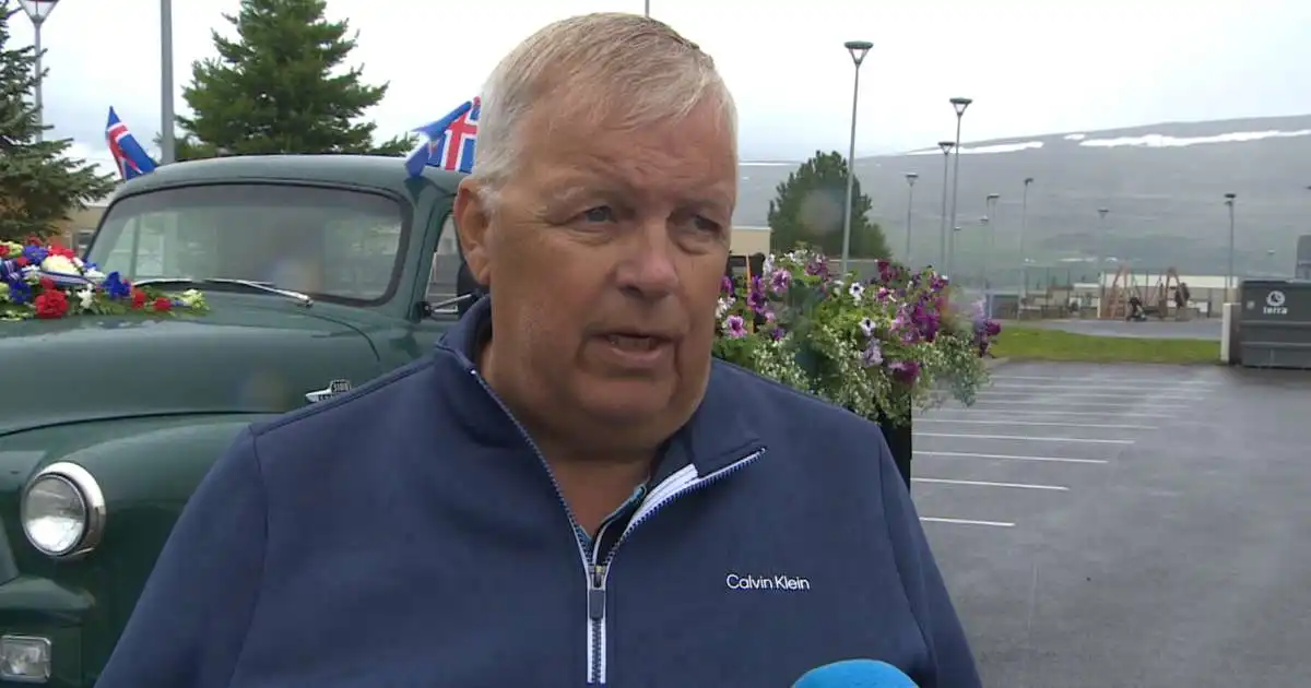 Halda í gamla hátíðarhefð með blómabíl á Akureyri