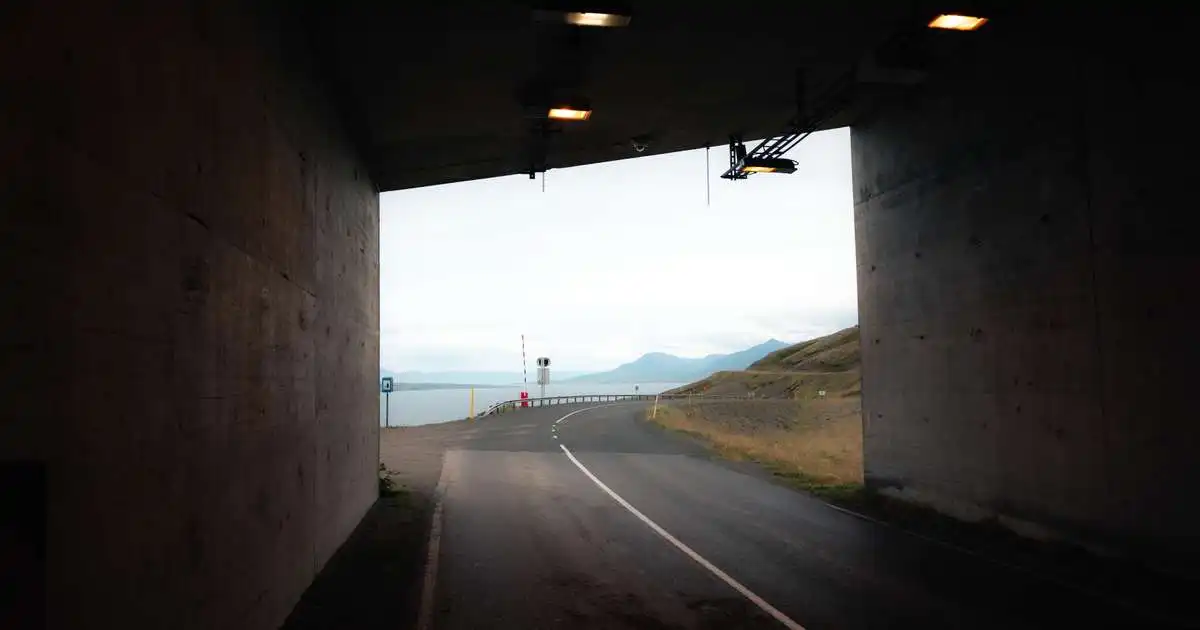 Hálfs árs fangelsi fyrir að sprengja heimagerða sprengju í Múlagöngum