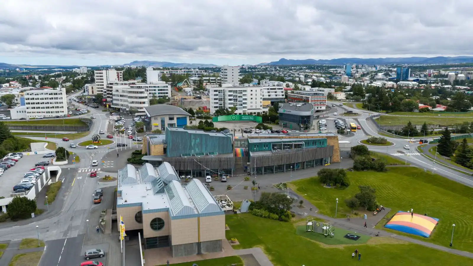 Handa­lög­mál milli öryggisvarðar og þjófs - Vísir