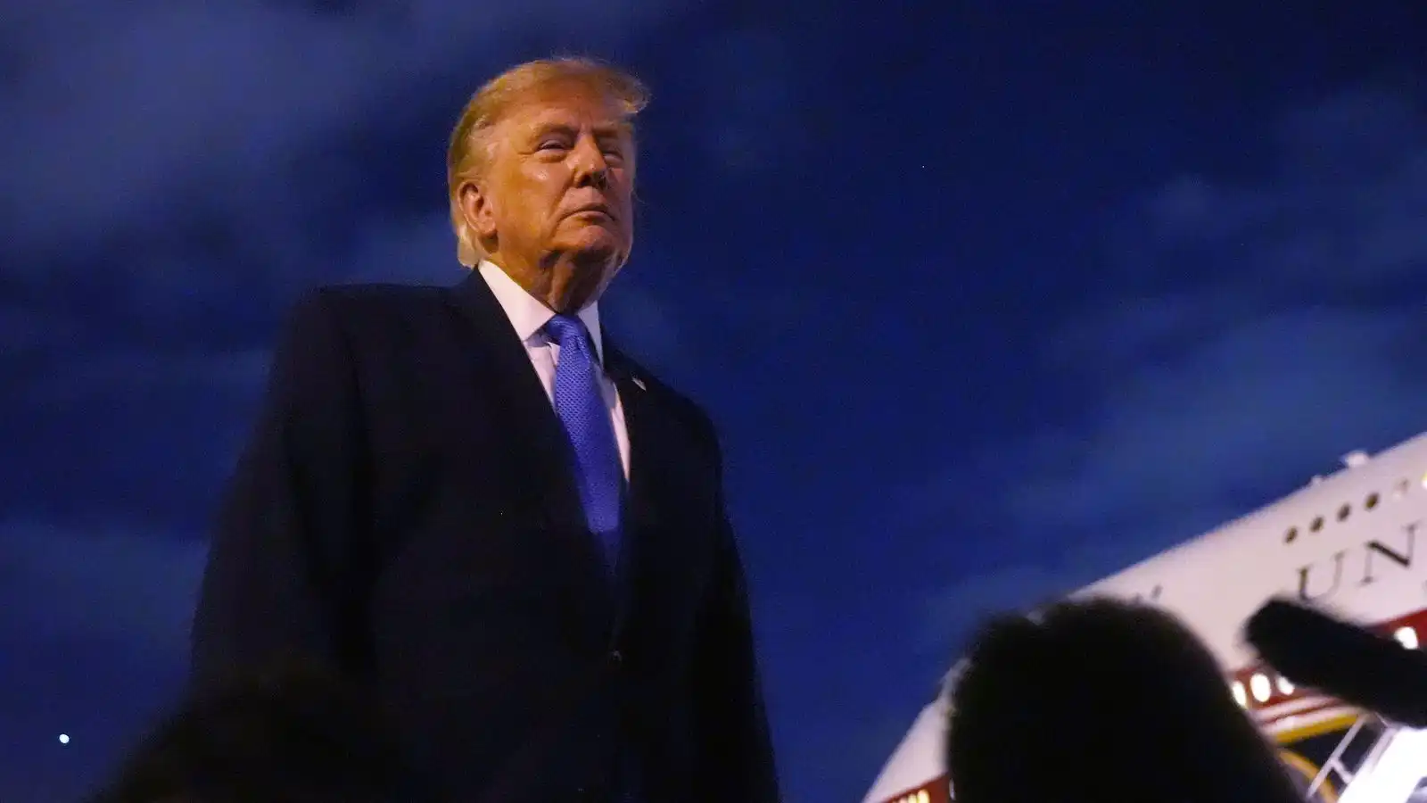 Hand­tekinn á golf­velli Trump með hlaðna byssu - Vísir
