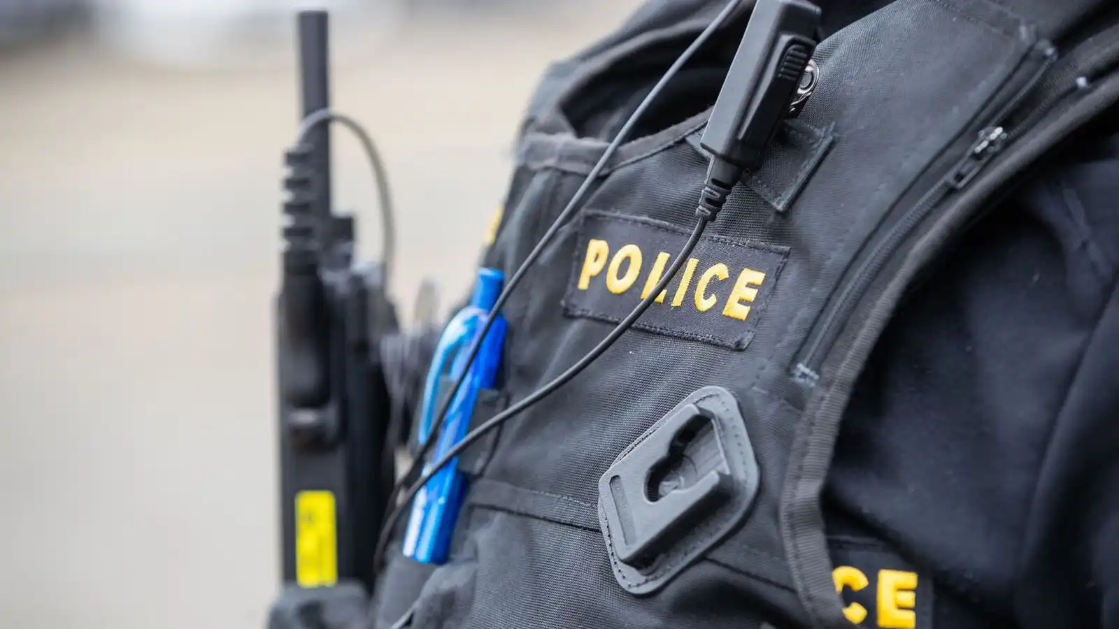 Hand­tekinn á skemmti­stað með þrjú ung­menni - Vísir