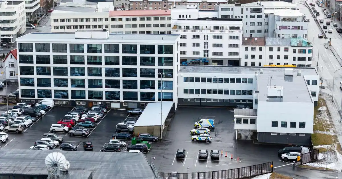 Handtekinn fyrir að munda hníf en reyndist vera að tína blóm