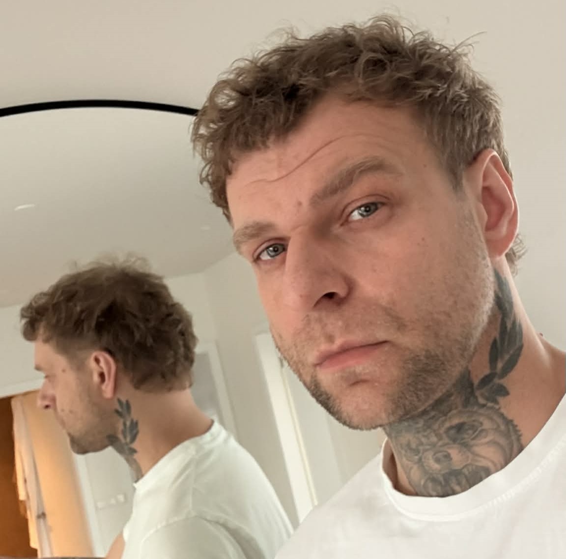 Handtekinn við heimkomu á Keflavíkurflugvelli: Vara sem fjölmargir ferðast með talin grunsamleg - DV