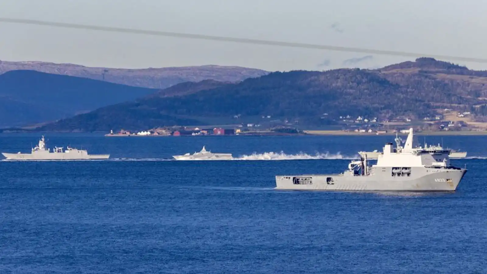 Hand­teknir fyrir að fé­fletta NATO-skip í Noregi - Vísir