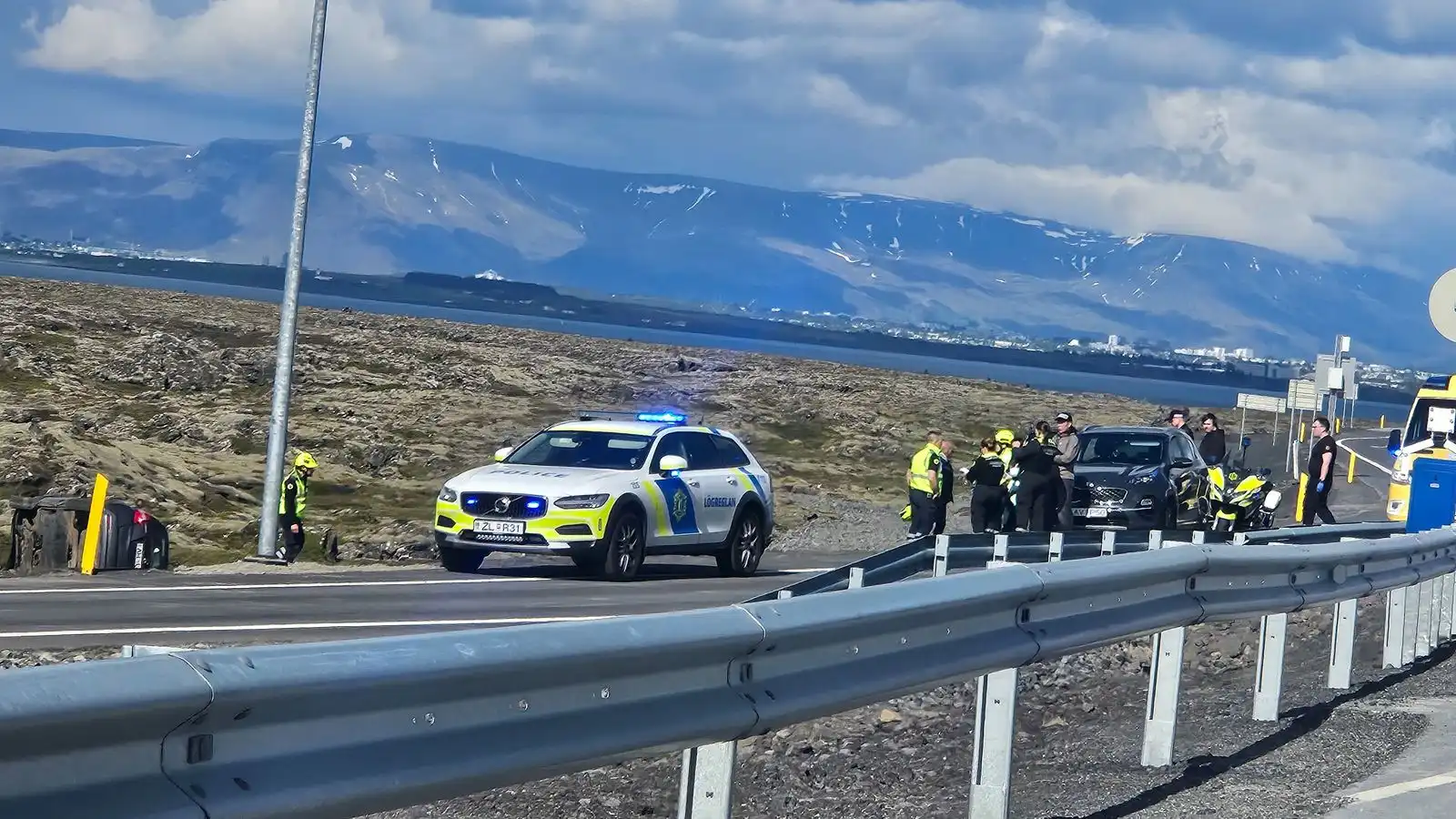 Harður á­rekstur á Reykja­nes­braut - Vísir