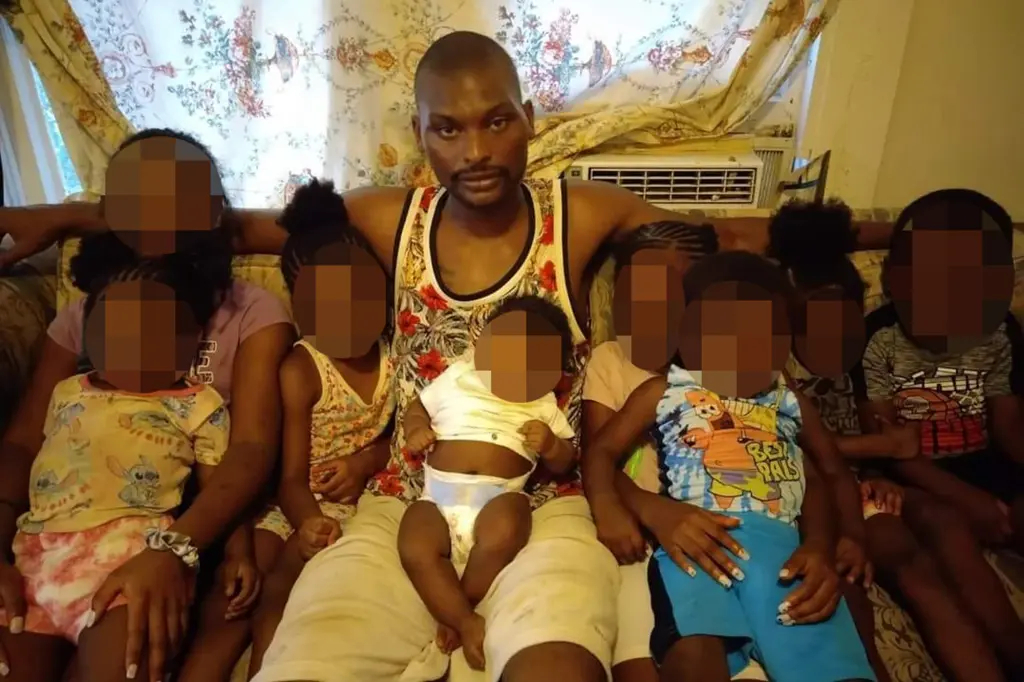 Harmleikurinn í gærmorgun: Örvæntingarfullt símtal um páskana – myrti átta börn - DV