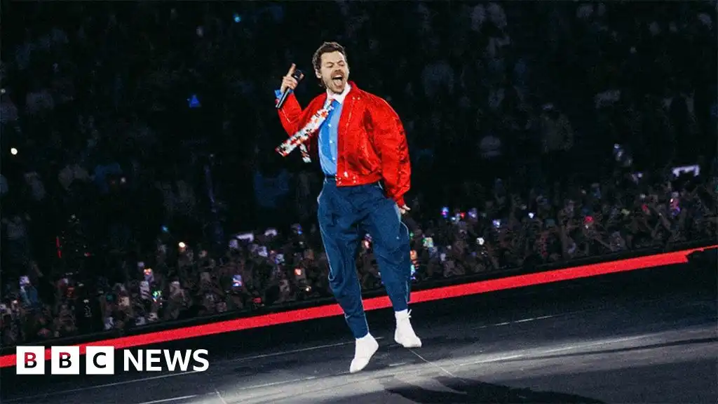 Harry Styles tour to review staging after fan complaints