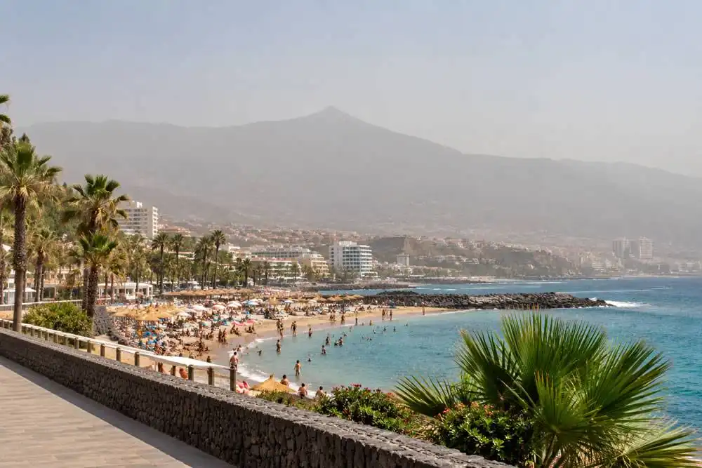 Heat warnings activated across the Canary Islands today as temperatures climb and calima returns