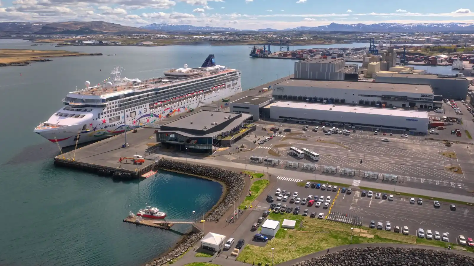 Hefja út­boðs­ferli fyrir þrjú þúsund fer­metra höfuð­stöðvar - Vísir