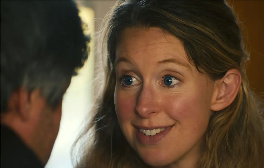 Heimildarmyndin um Elizabeth Holmes bönnuð börnum vegna nektaratriðis