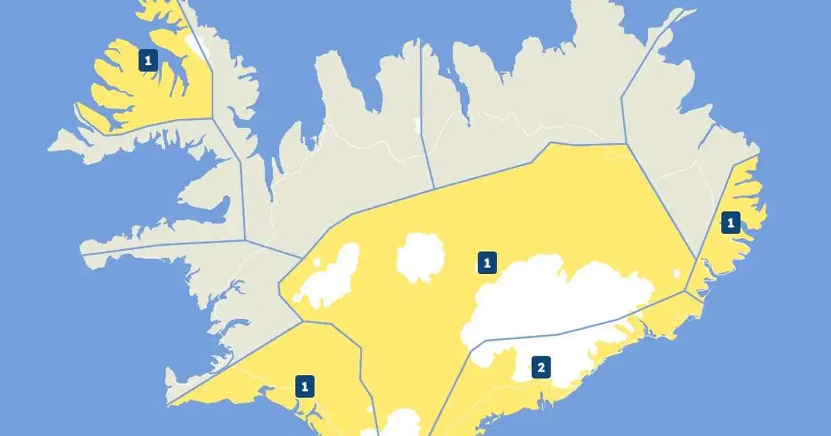 Hellirigning eða stormur á stórum hluta landsins