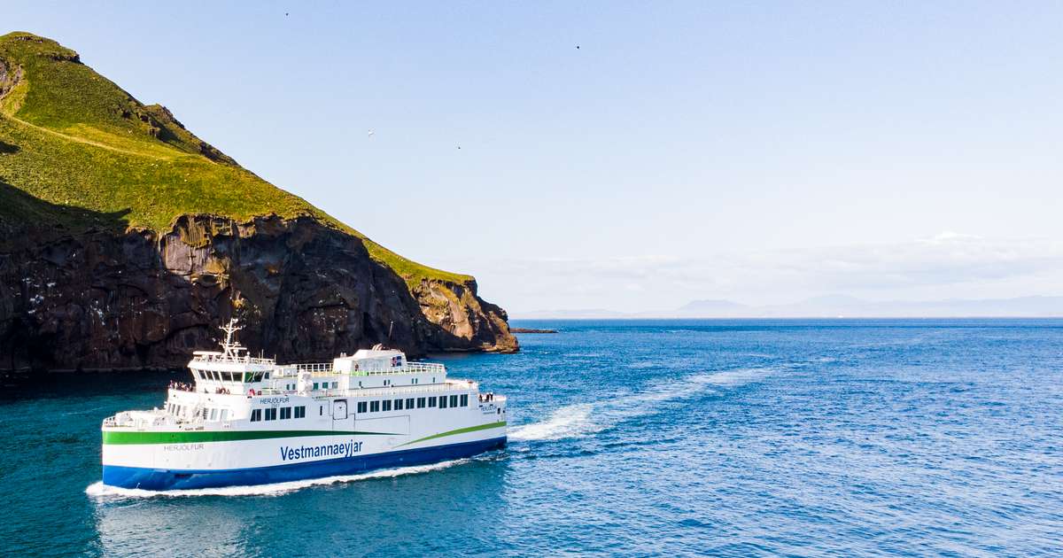 Herjólfur kom ekki í höfn fyrr en um miðja nótt